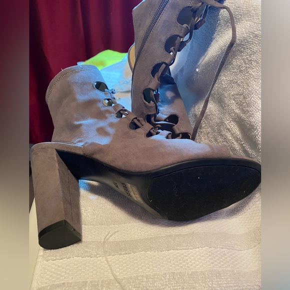 Grey tie up sandal!! 5 inch heel!! - Picture 3 of 5